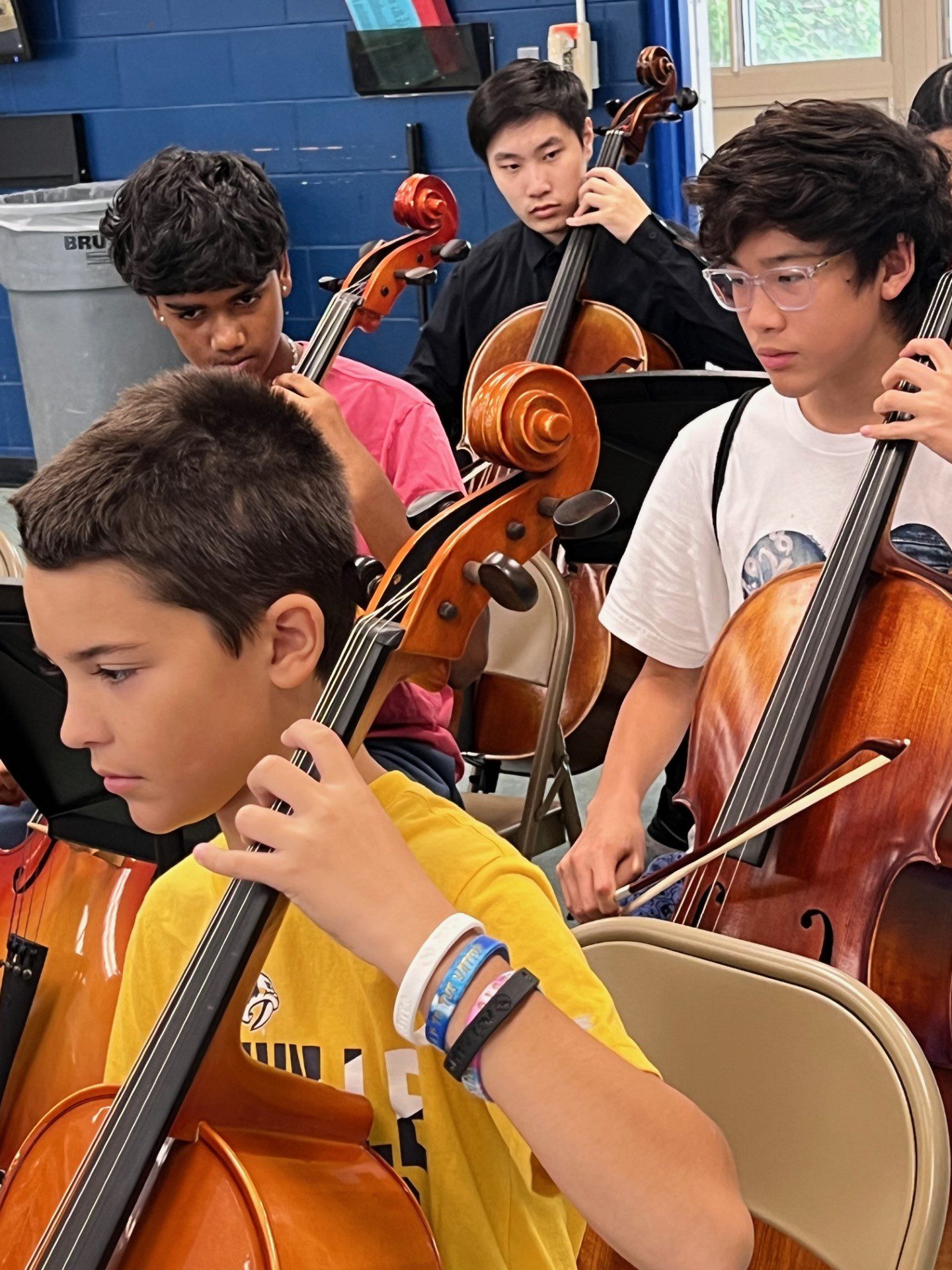 violin playing school